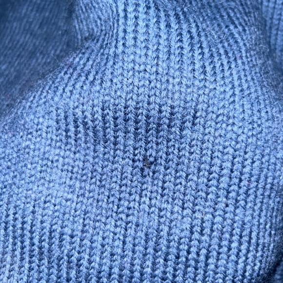 Nor Wear sweater - Picture 3 of 5